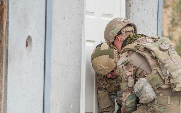 Fire in the hole! Idaho combat engineers practice explosive breaching