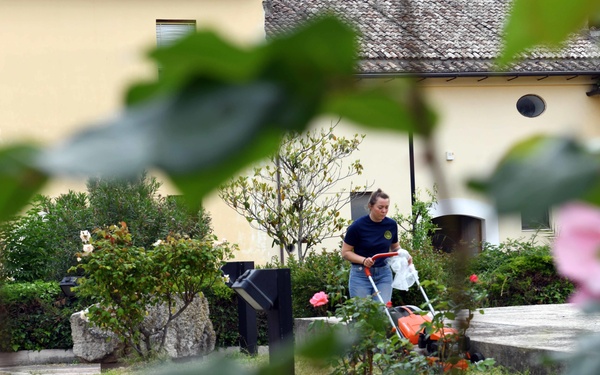 U.S. Military Members Volunteer at Archaelogical Museum