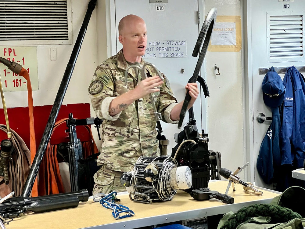 U.S. Coast Guard hosts Army War College visit