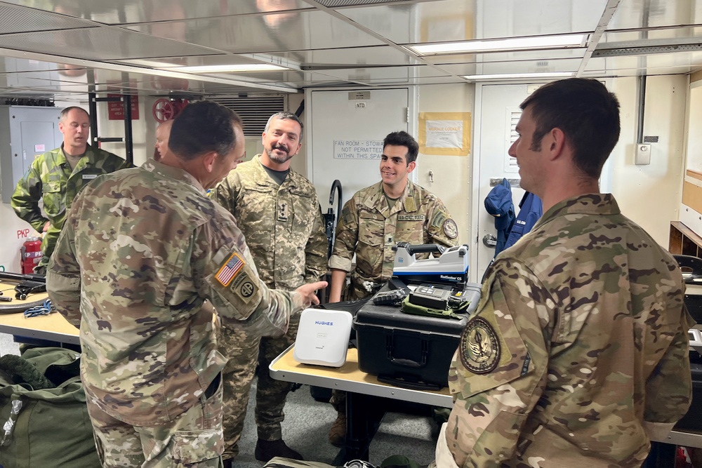 U.S. Coast Guard hosts Army War College visit