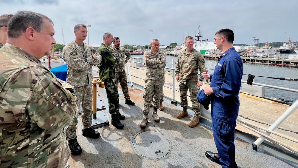 U.S. Coast Guard hosts Army War College visit