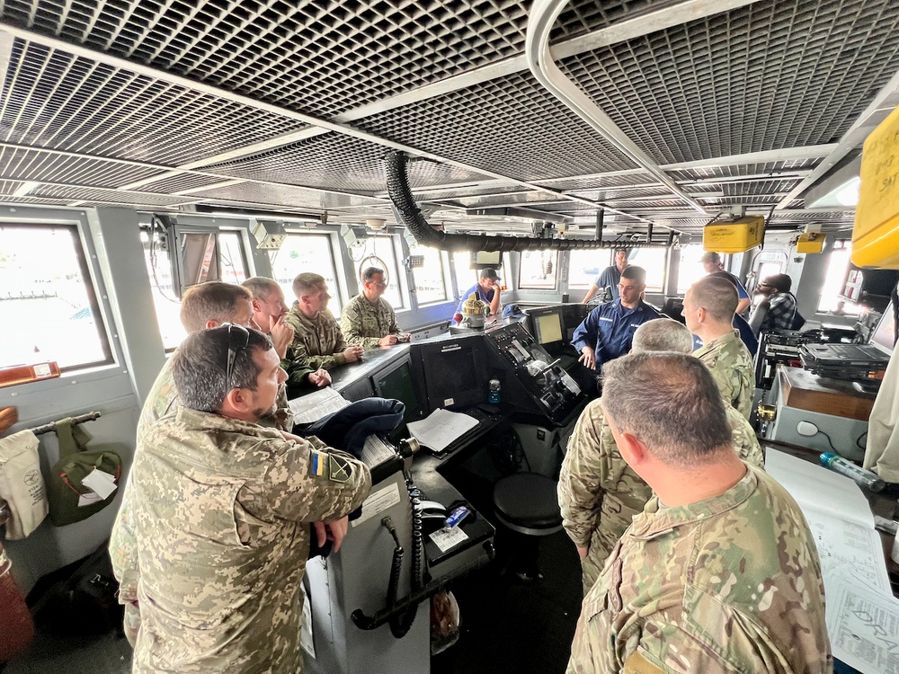 U.S. Coast Guard hosts Army War College visit