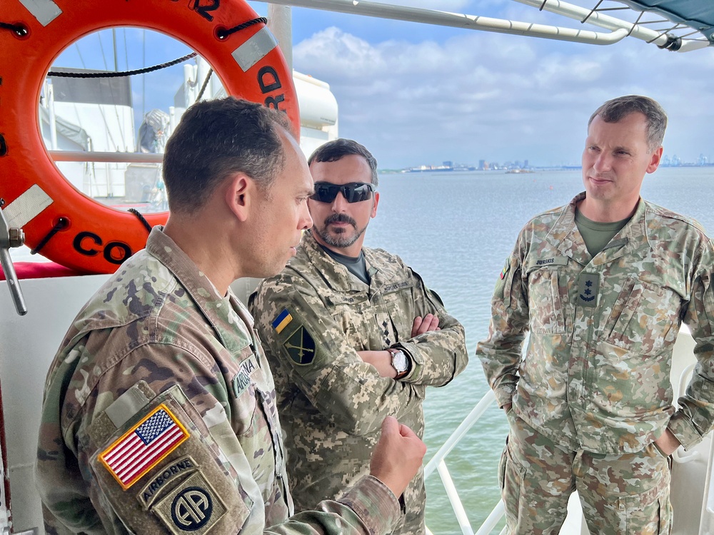 U.S. Coast Guard hosts Army War College visit