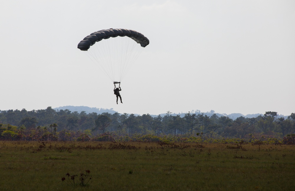 International Paratroop Jump Kicks off TRADEWINDS22