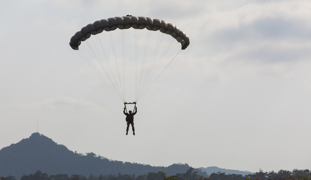 International Paratroop Jump Kicks off TRADEWINDS22