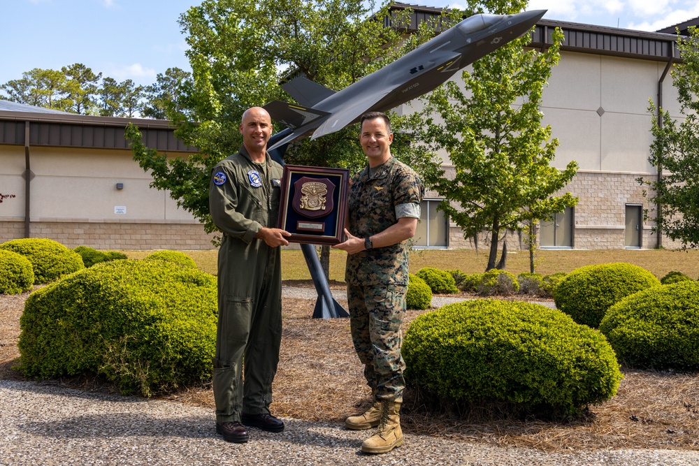 VMFAT-501 recieves Chief of Naval Operations Aviation Safety Award