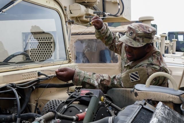 3rd Combat Aviation Brigade Conducts Motorpool Maintenance