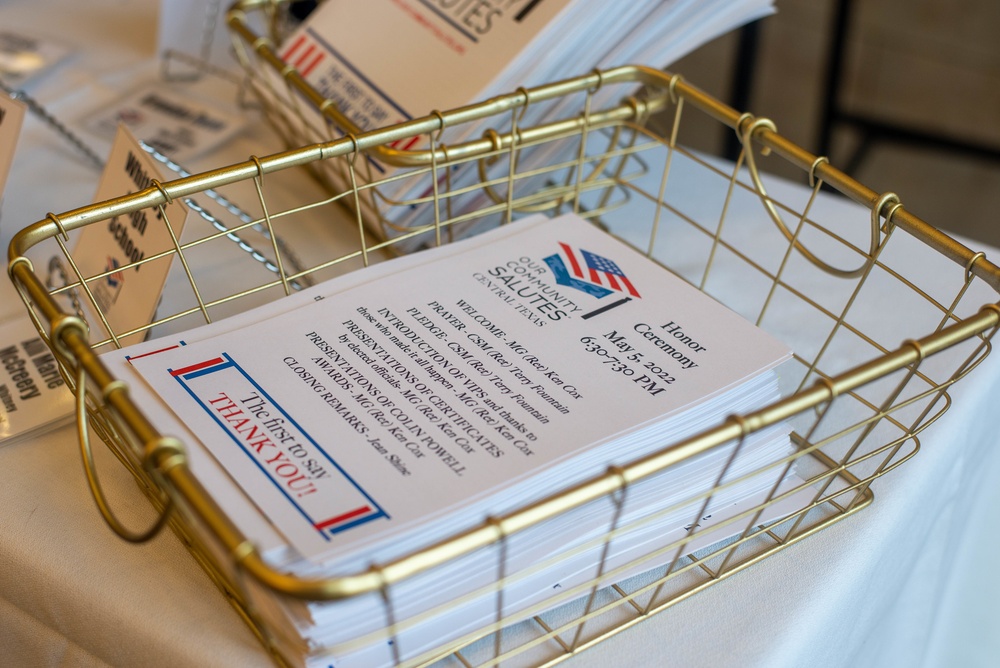 Community honors enlistees