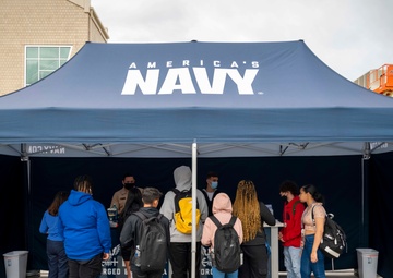 Trenton Navy Week features Navy’s VR asset at Trenton Central HS