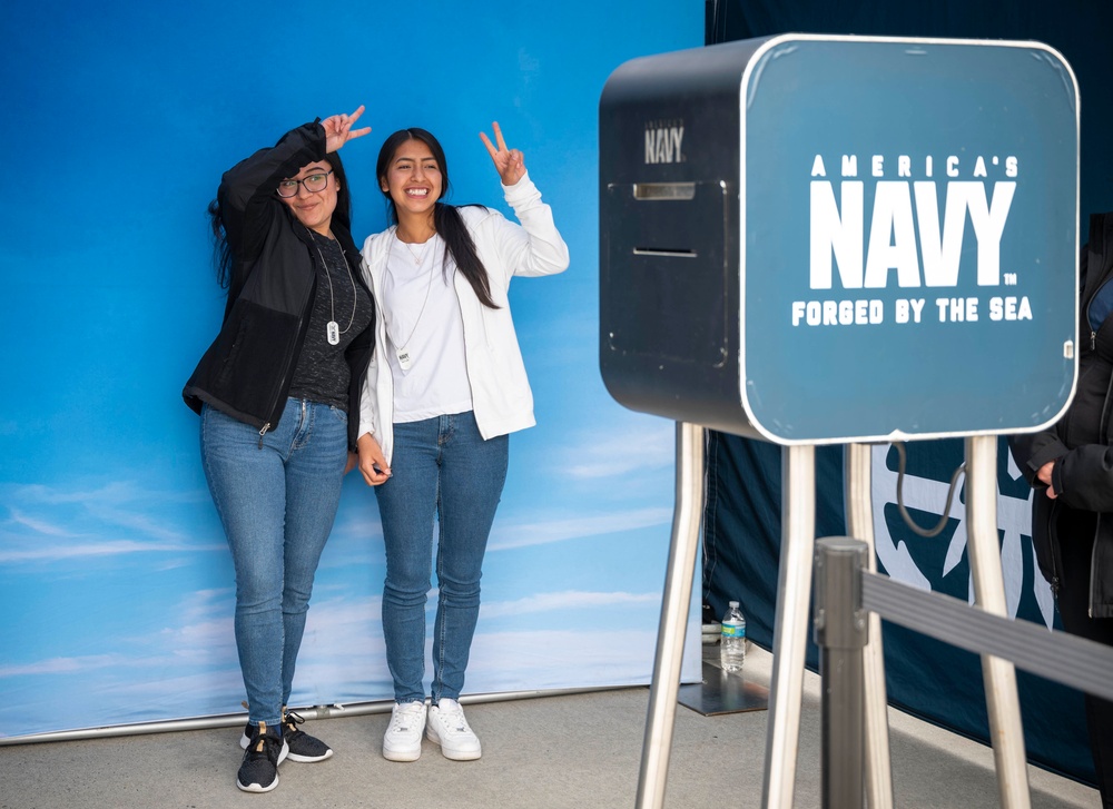 Trenton Navy Week features Navy’s VR asset at Trenton Central HS