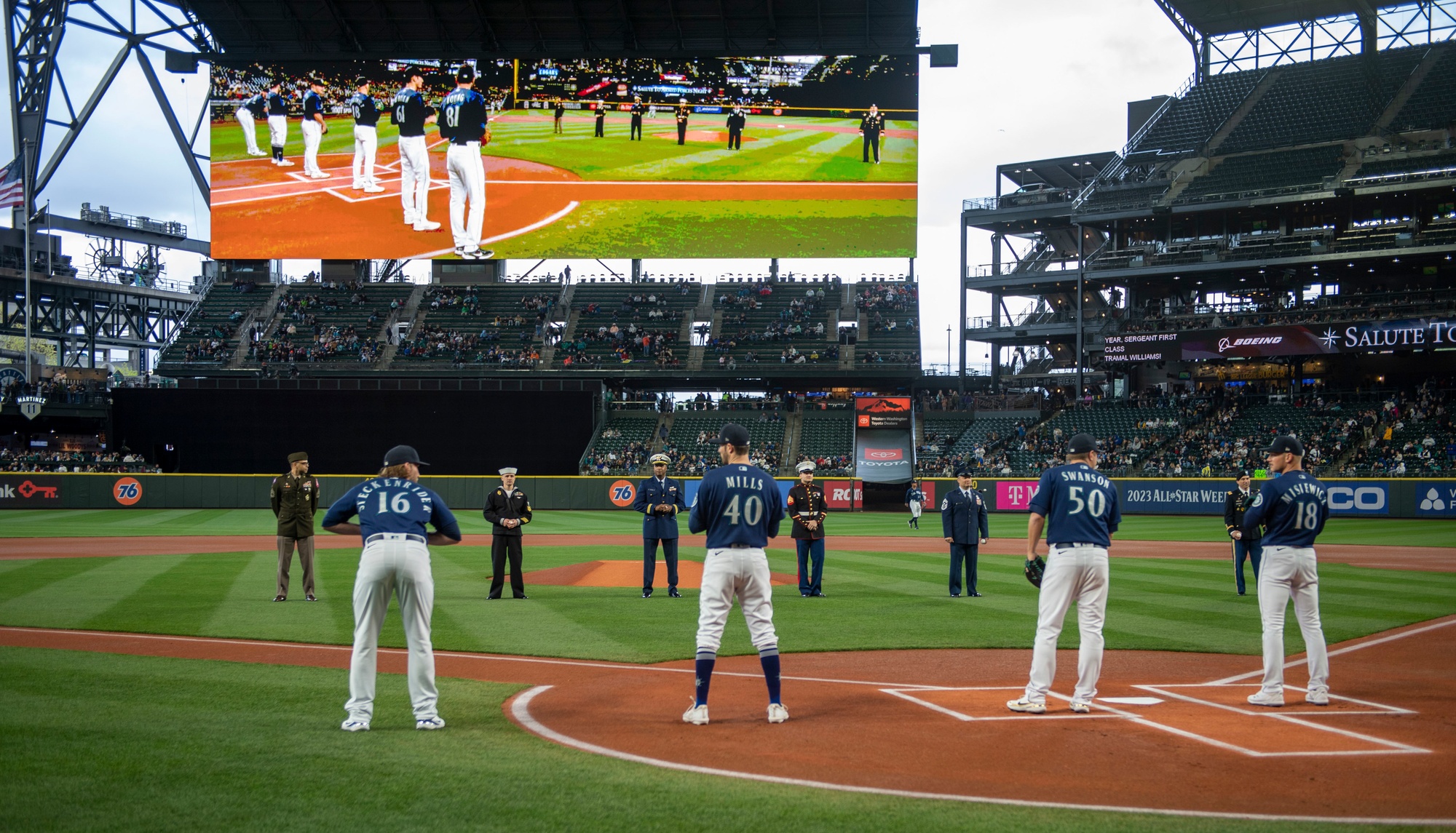 DVIDS - Images - Seattle Mariners Salute the Armed Forces Night [Image 10  of 10]