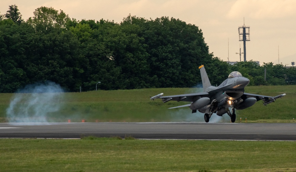 Wake turbulence F-16 Fighting Falcon