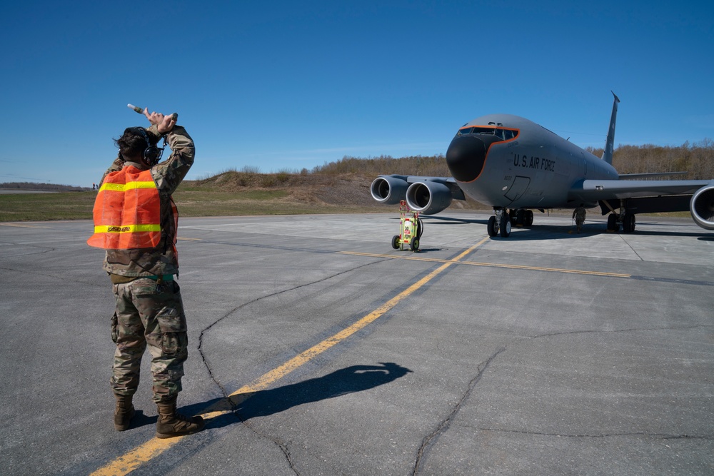 Maintainers recover aircraft after air refueling mission