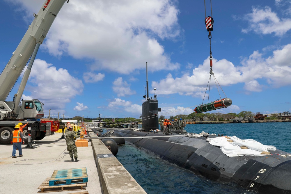 Sailors load mine on USS Annapolis