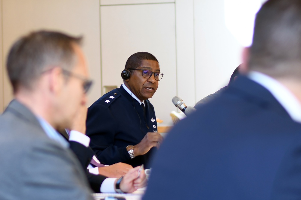 3rd AF, German community leaders stress cooperation in mayors’ forum