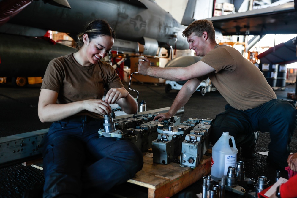 Abraham Lincoln Sailors conduct maintenance