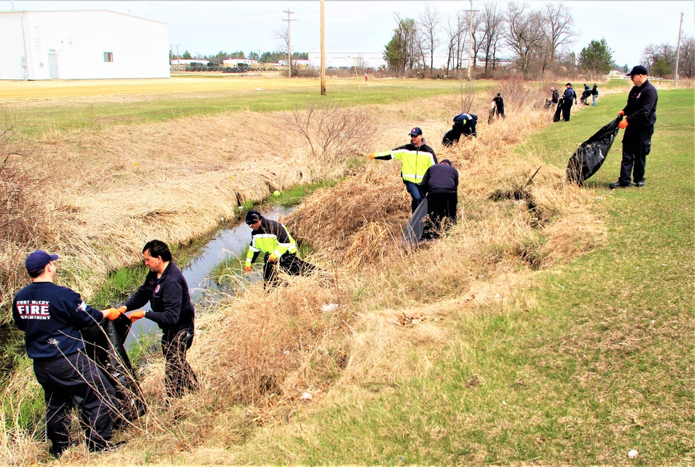 Dozens of Fort McCoy members help with Earth Day cleanup of cantonment area