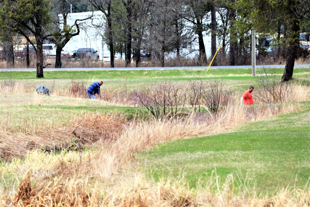 Dozens of Fort McCoy members help with Earth Day cleanup of cantonment area