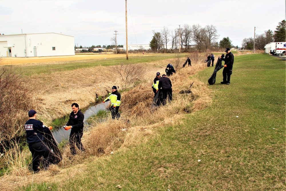 Dozens of Fort McCoy members help with Earth Day cleanup of cantonment area