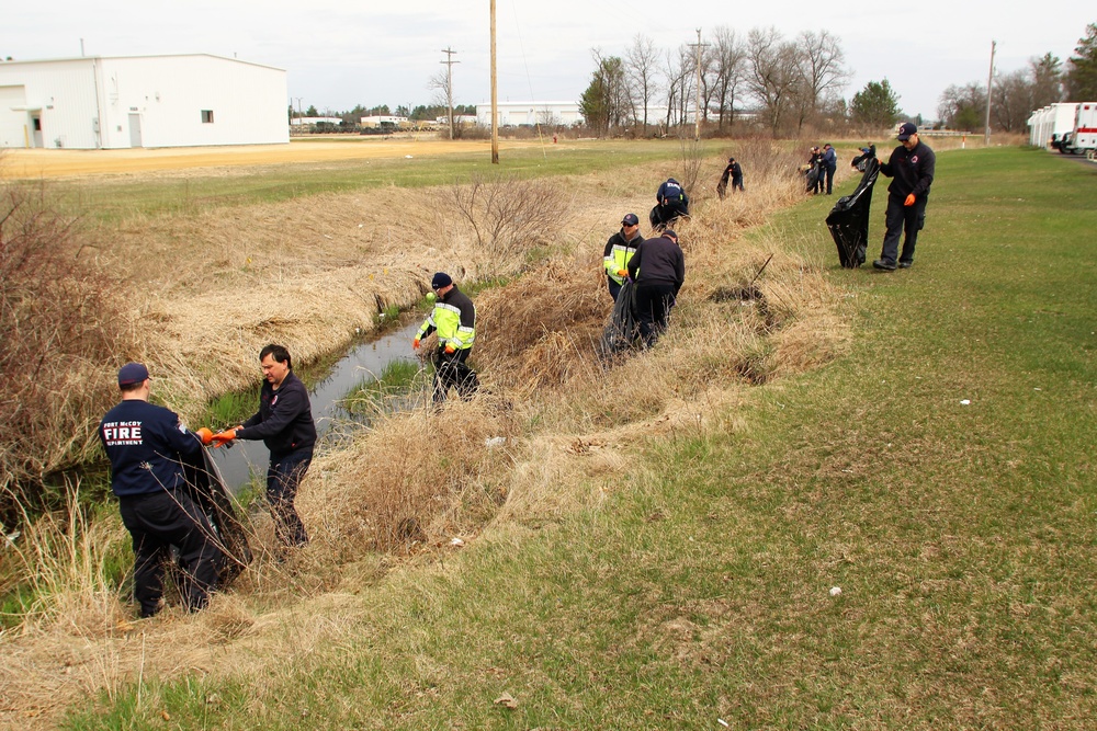 Dozens of Fort McCoy members help with Earth Day cleanup of cantonment area