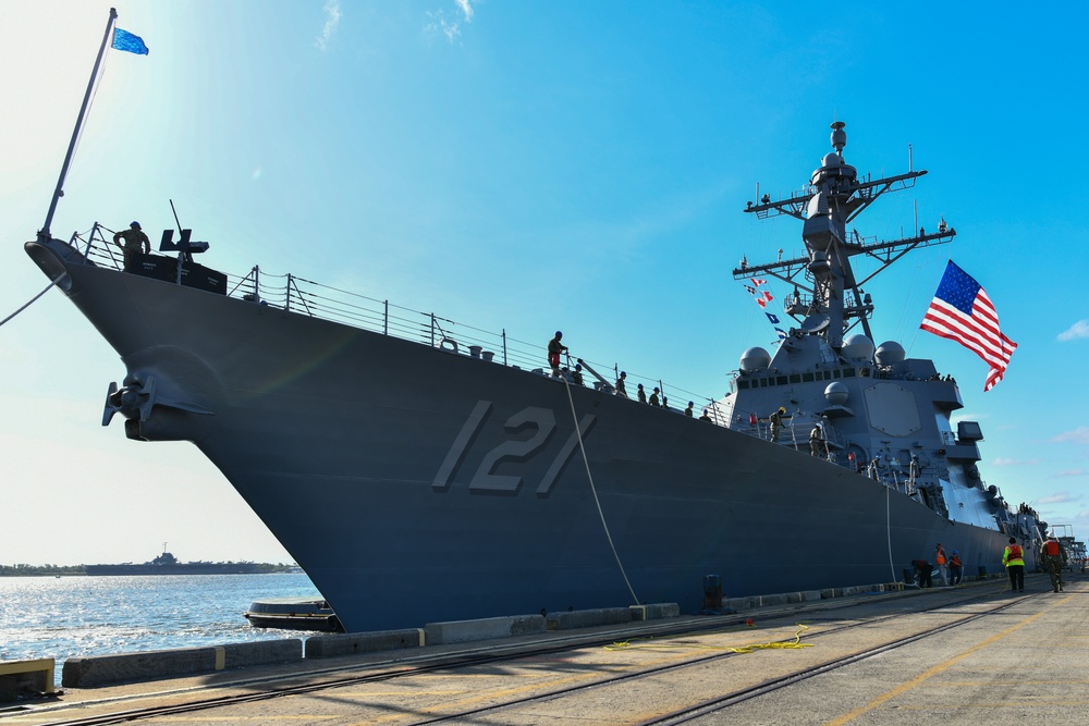 USS Petersen arrives in Charleston for her Commissioning