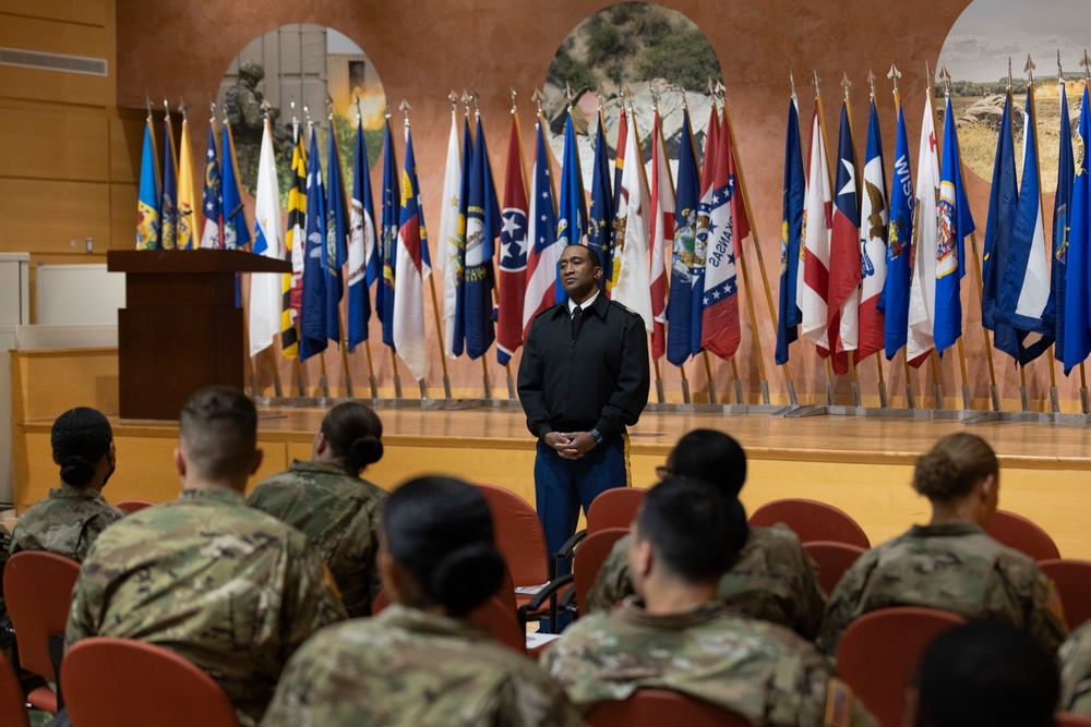 Army Surgeon General visits WRAIR