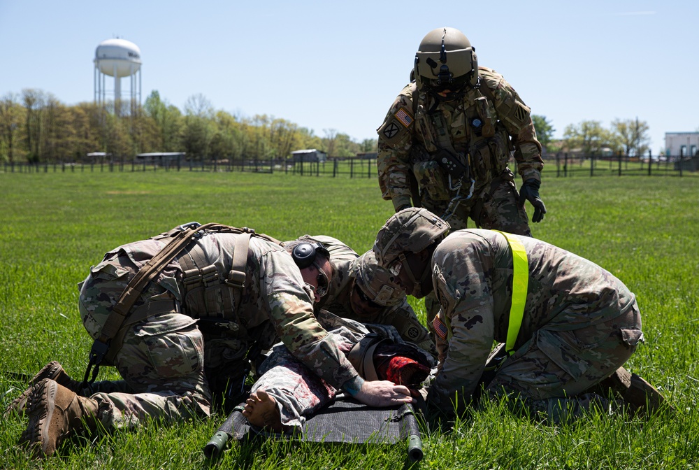 U.S. Army Soldiers Participate in Helicopter Operations During Guardian Response 22