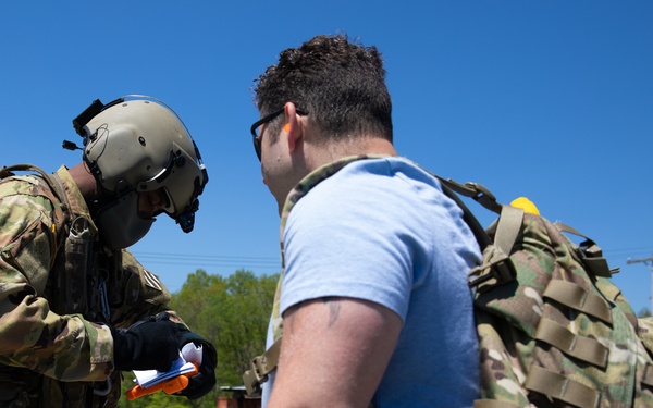 U.S. Army Soldiers Participate in Helicopter Operations During Guardian Response 22