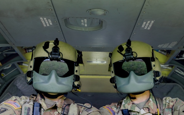 B Company, 2-3 General Support Aviation Battalion fly the CH-47 Chinook at Guardian Response 22