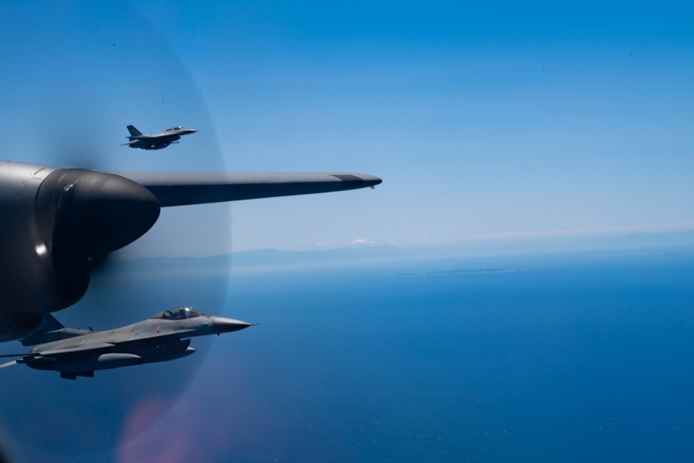 86th AES simulate Aeromedical Evacuation with 31st SAROS