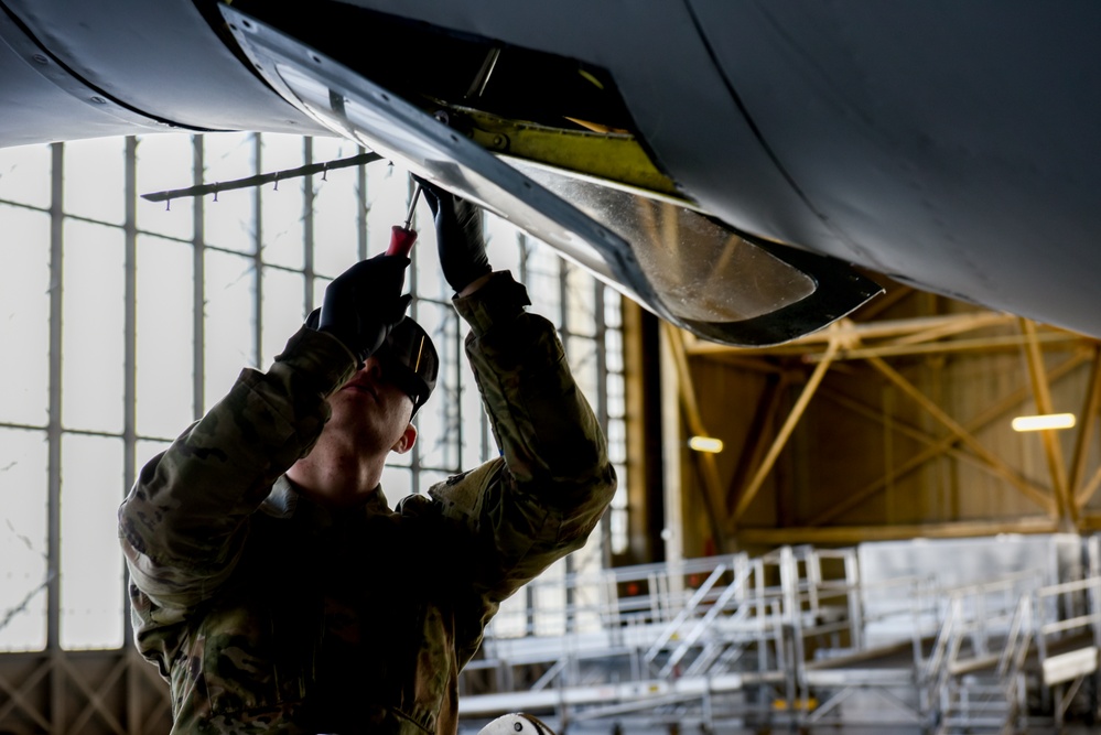 Team Fairchild's 92nd AMS crew chief training