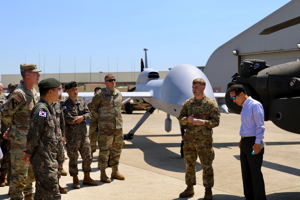 ROK 7th Corps visits 2nd Combat Aviation Brigade
