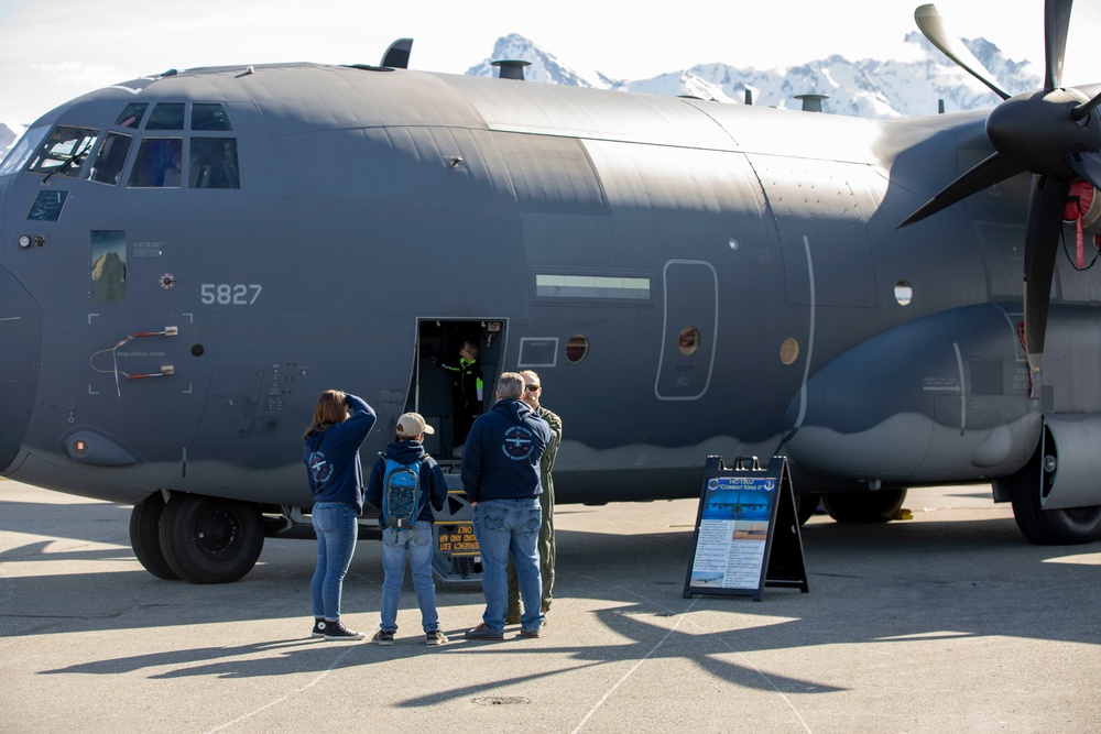 176th Wing showcase rescue Airmen, aircraft at Great Alaska Aviation Gathering