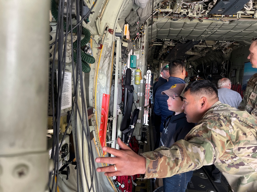 176th Wing showcase rescue Airmen, aircraft at Great Alaska Aviation Gathering