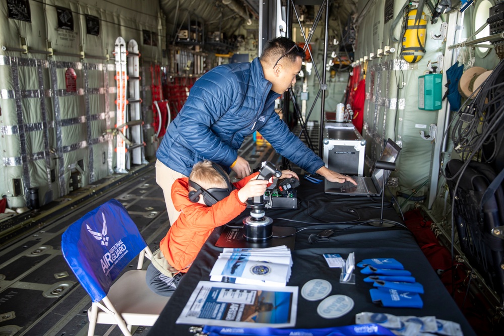 176th Wing showcase rescue Airmen, aircraft at Great Alaska Aviation Gathering