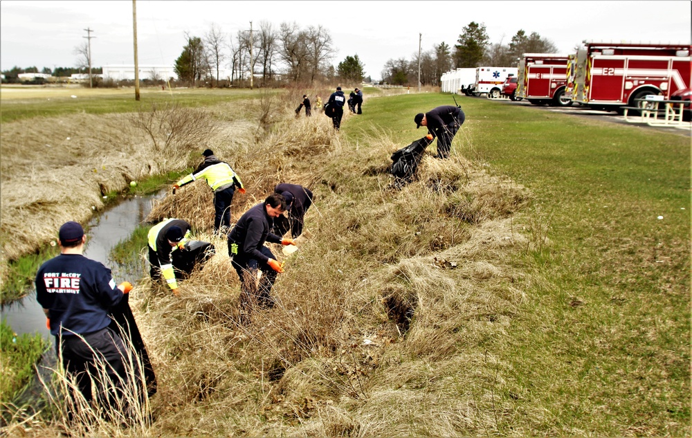 Dozens of Fort McCoy members help with Earth Day cleanup of cantonment area