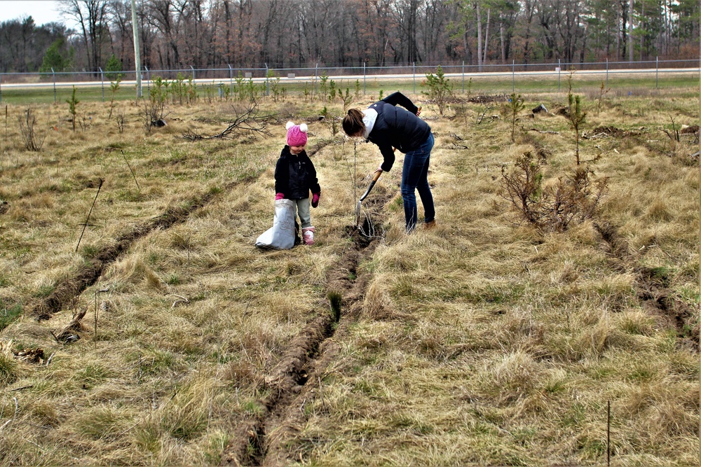 Dozens attend Fort McCoy’s 2022 Arbor Day observance, tree planting