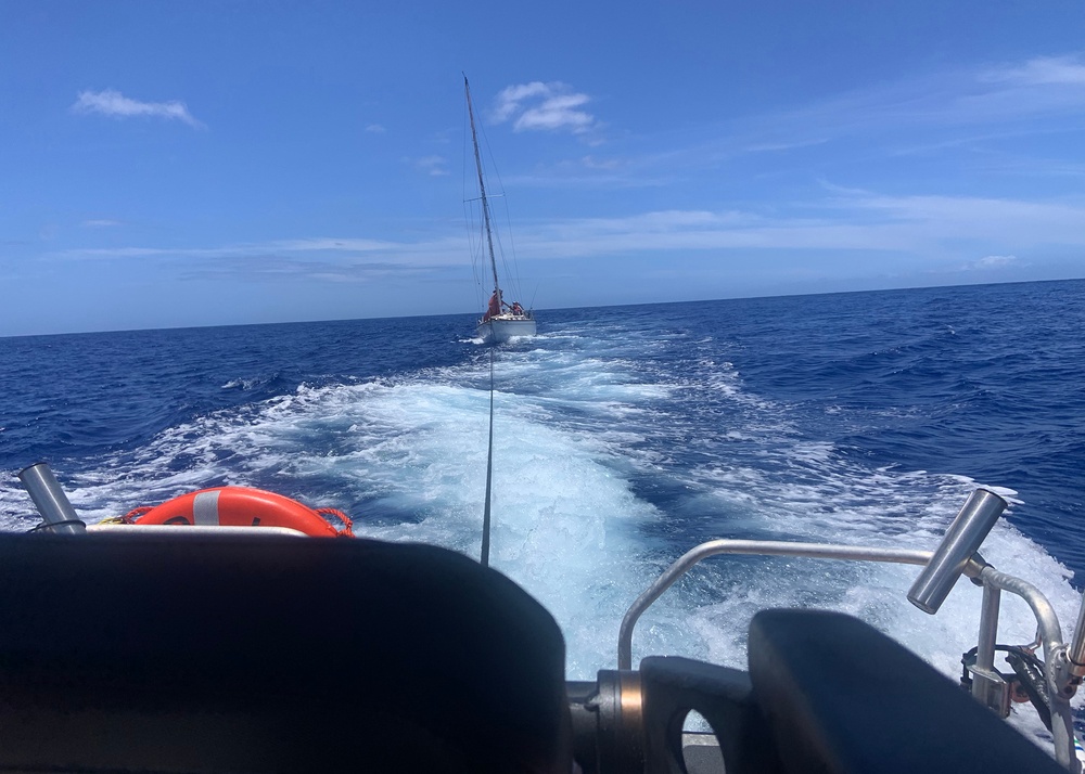 Coast Guard assists disabled sailboat off Oahu
