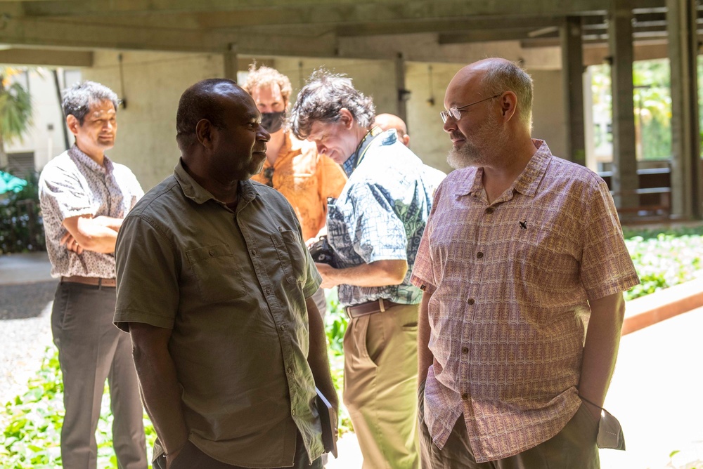 Delegation from PNG tour the University of Hawaii
