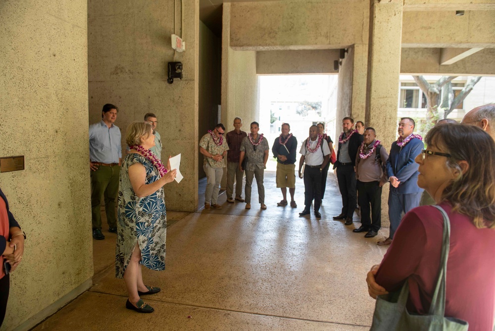 Delegation from PNG tour the University of Hawaii