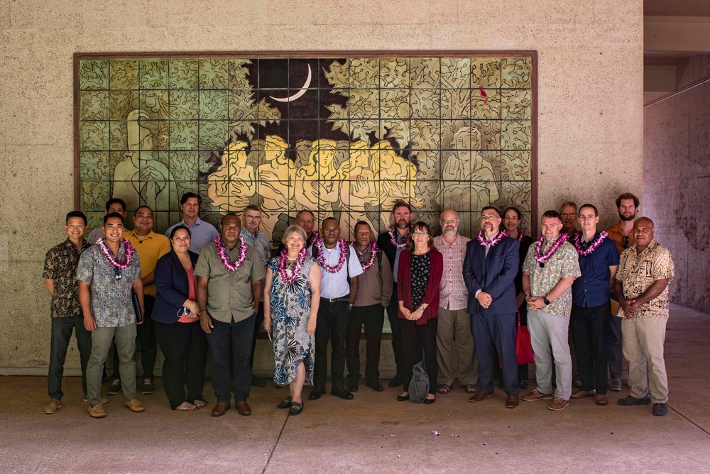 Delegation from PNG tour the University of Hawaii