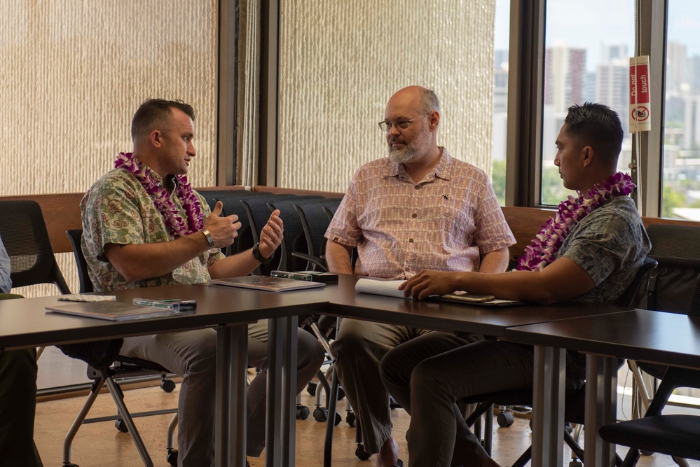 Delegation from PNG tour the University of Hawaii