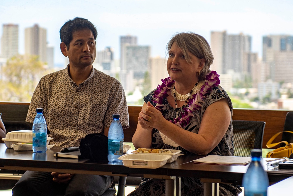 Delegation from PNG tour the University of Hawaii