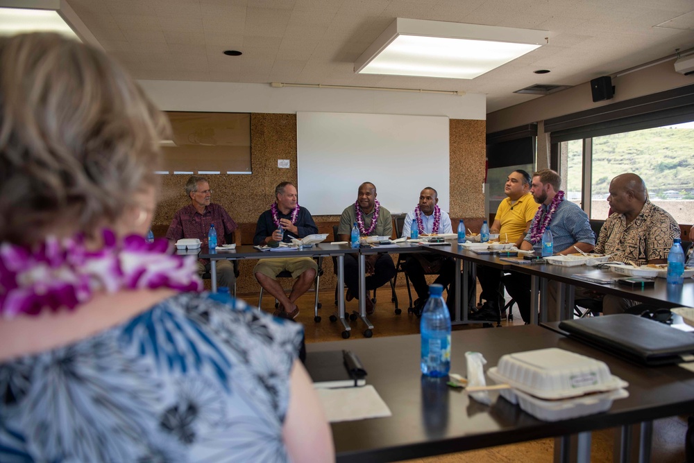 Delegation from PNG tour the University of Hawaii