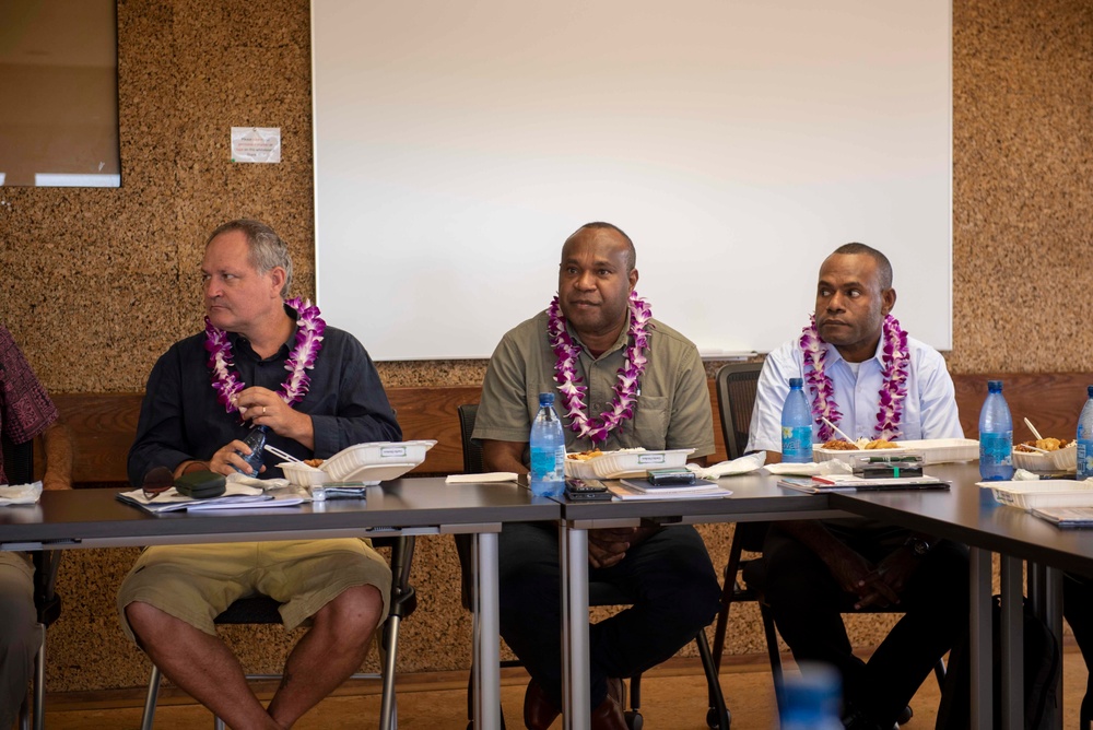 Delegation from PNG tour the University of Hawaii
