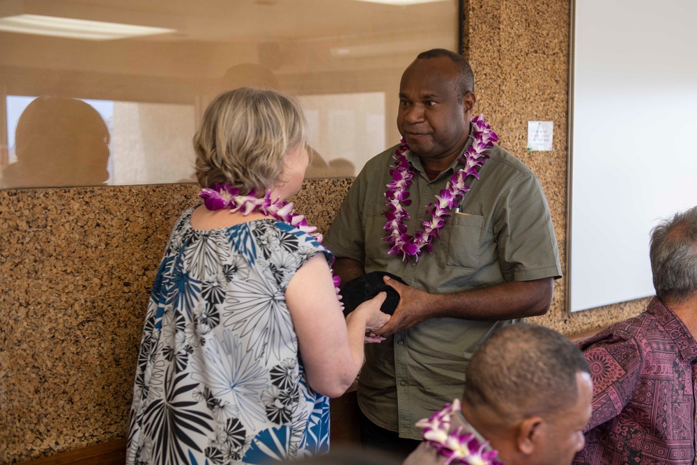 Delegation from PNG tour the University of Hawaii