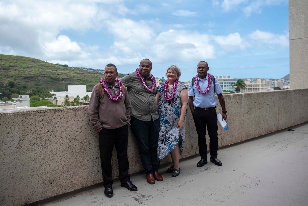 Delegation from PNG tour the University of Hawaii
