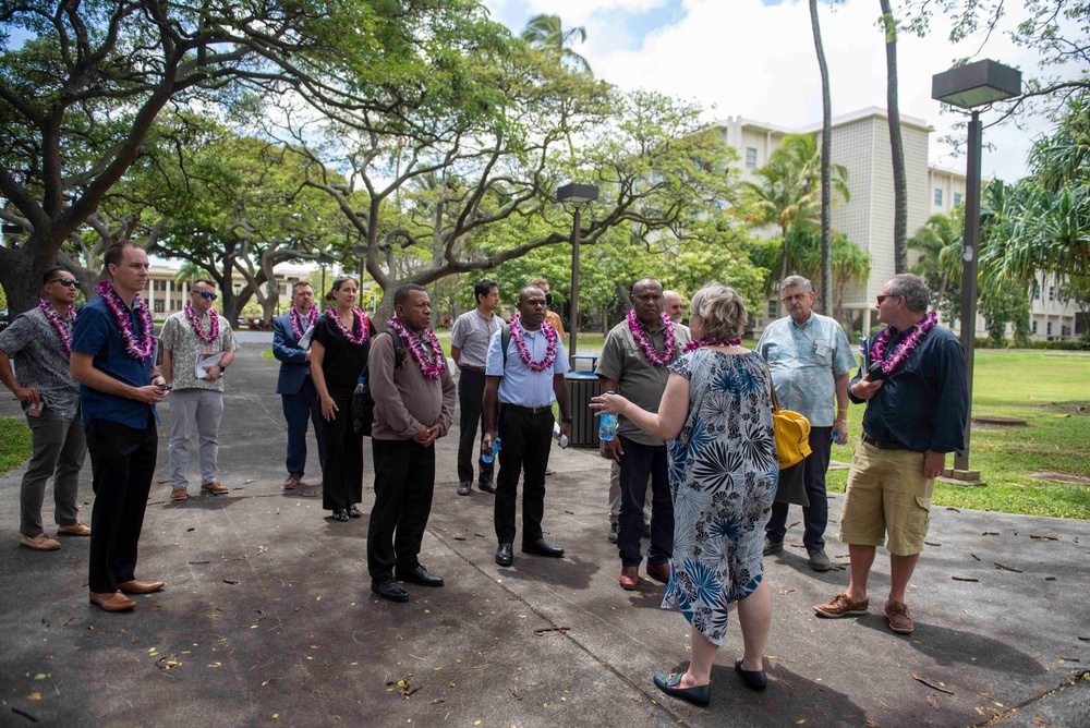 Delegation from PNG tour the University of Hawaii