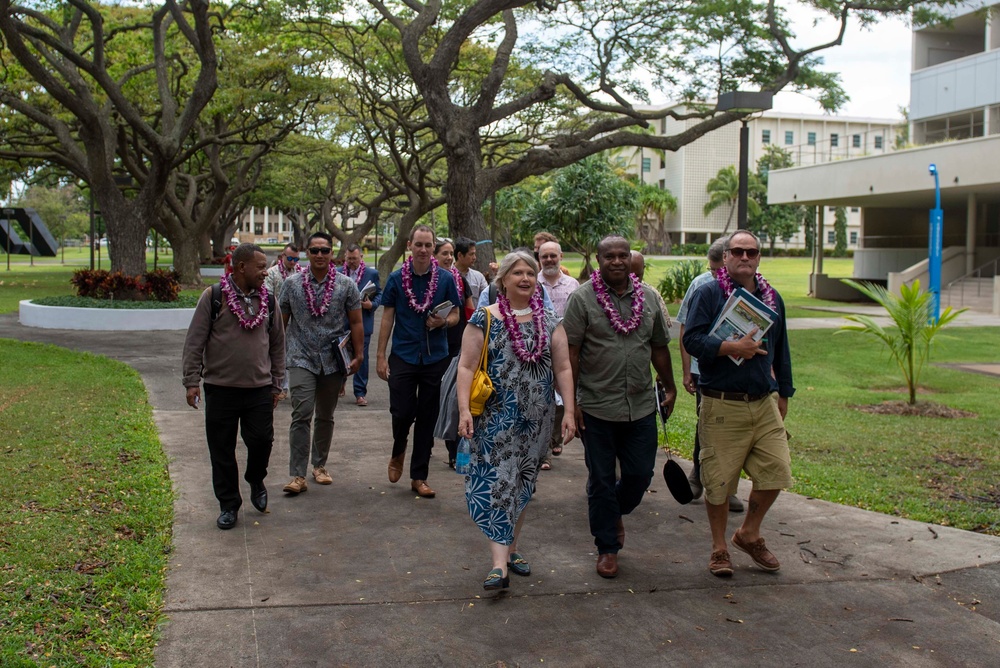 Delegation from PNG tour the University of Hawaii