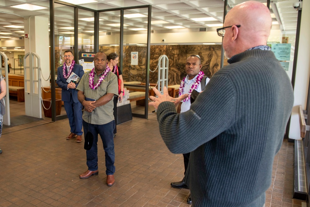 Delegation from PNG tour the University of Hawaii